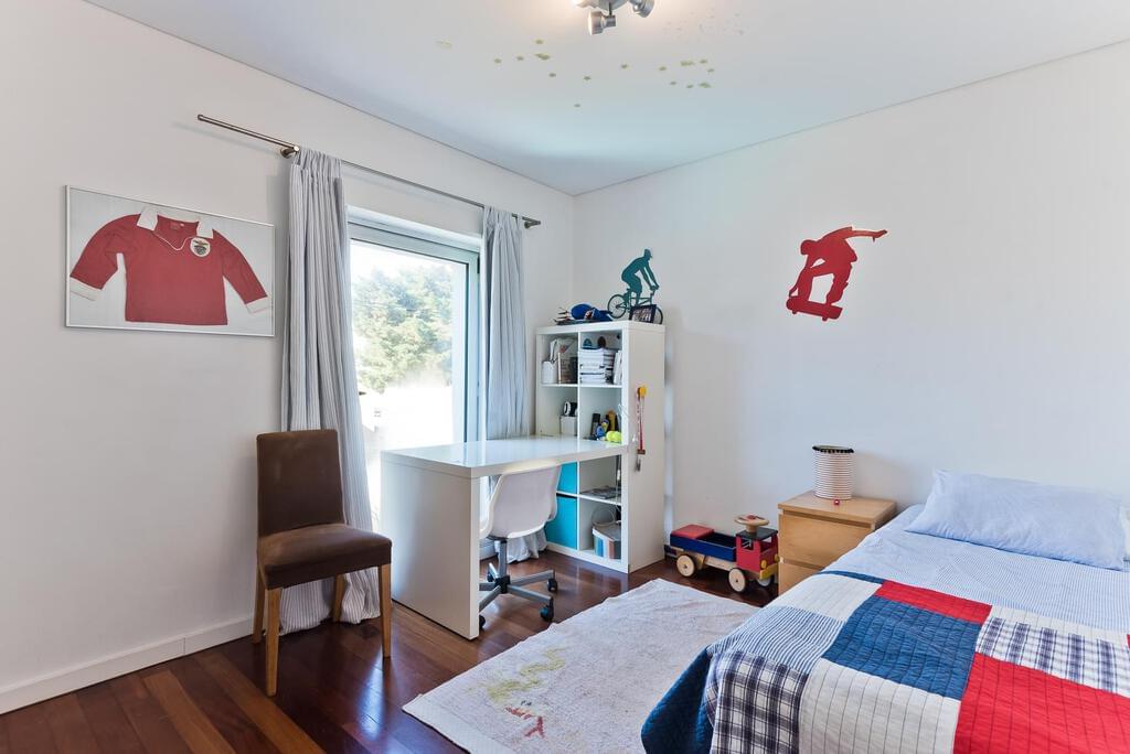 4 bedroom villa with a swimming pool