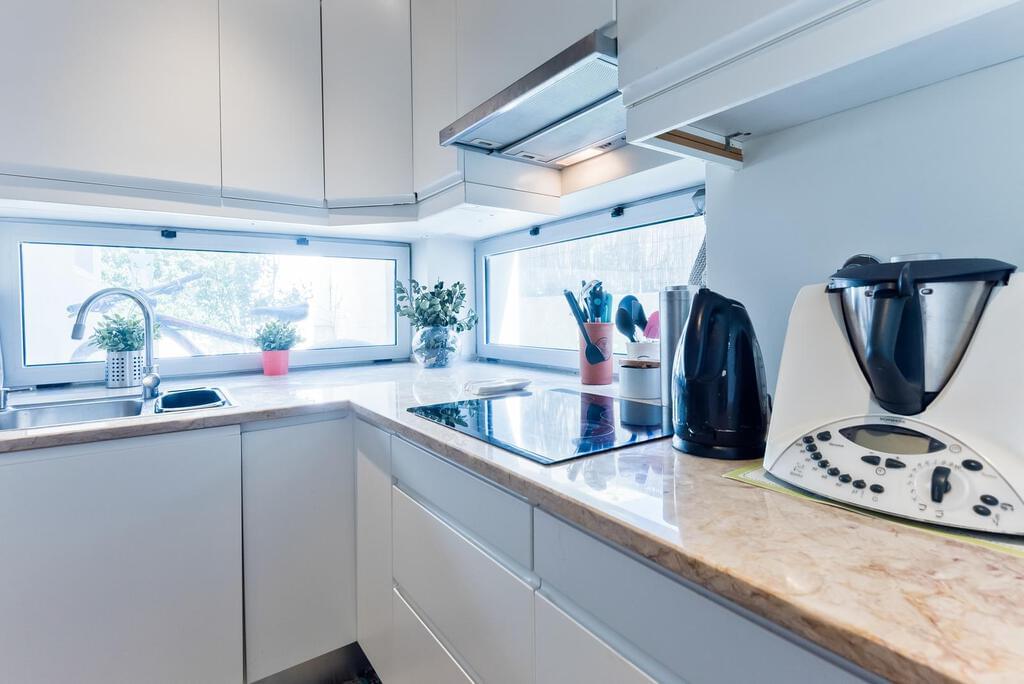 4 bedroom villa with a swimming pool