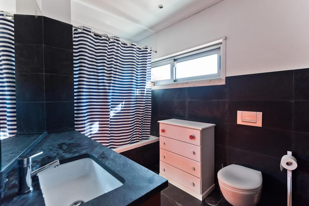 4 bedroom villa with a swimming pool