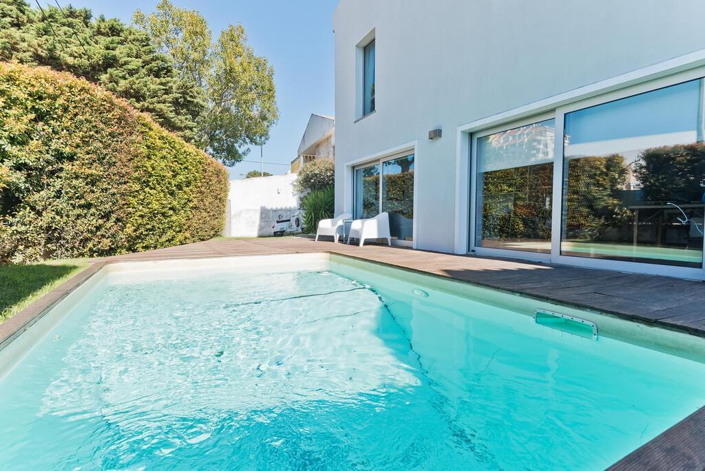 4 bedroom villa with a swimming pool