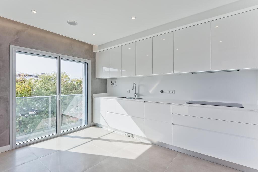 3 bedroom apartment with a swimming pool in gated community