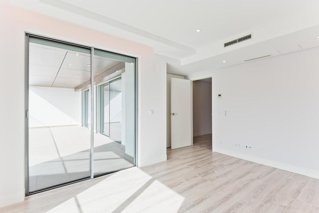 3 bedroom apartment with a swimming pool in gated community