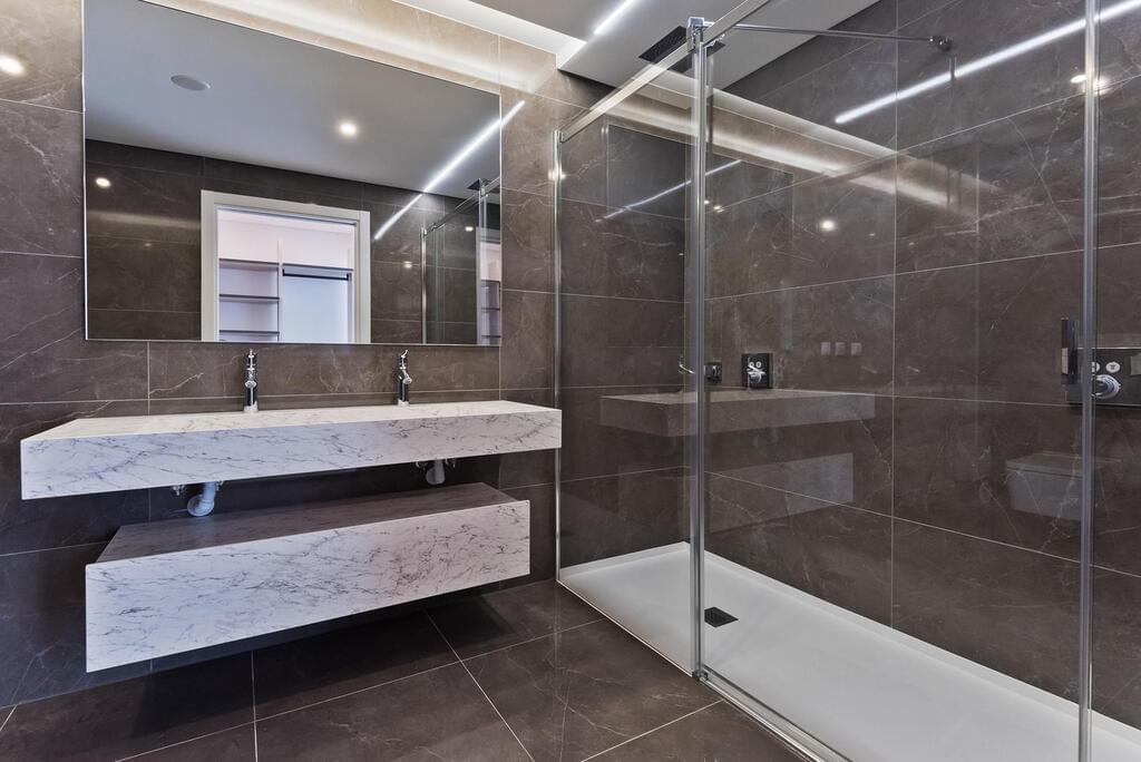 3 bedroom apartment with a swimming pool in gated community