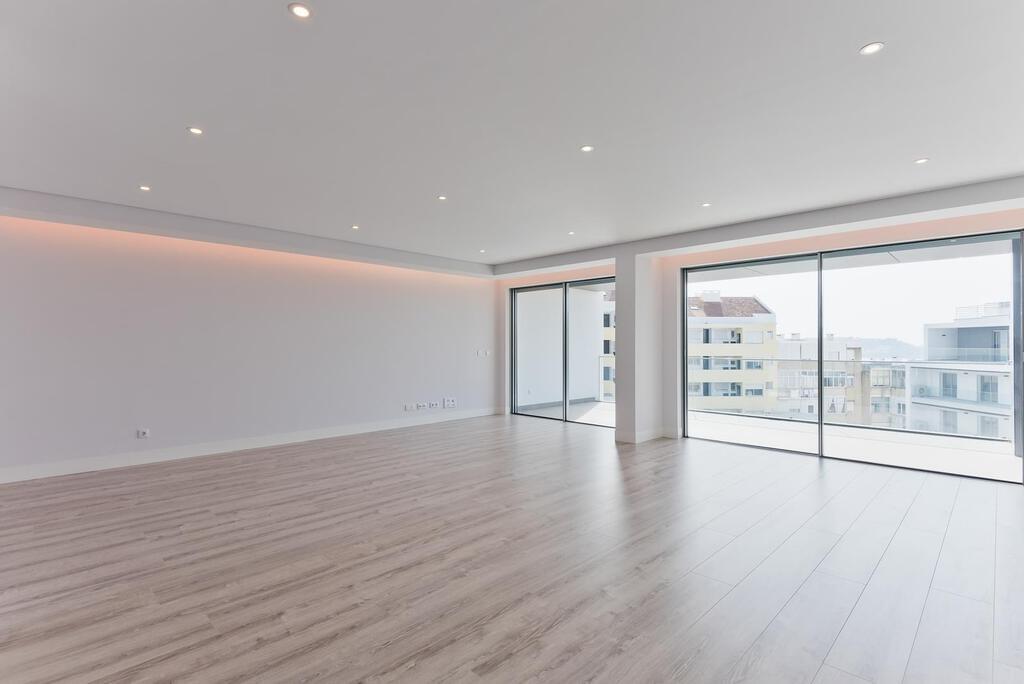 3 bedroom apartment with a swimming pool in gated community