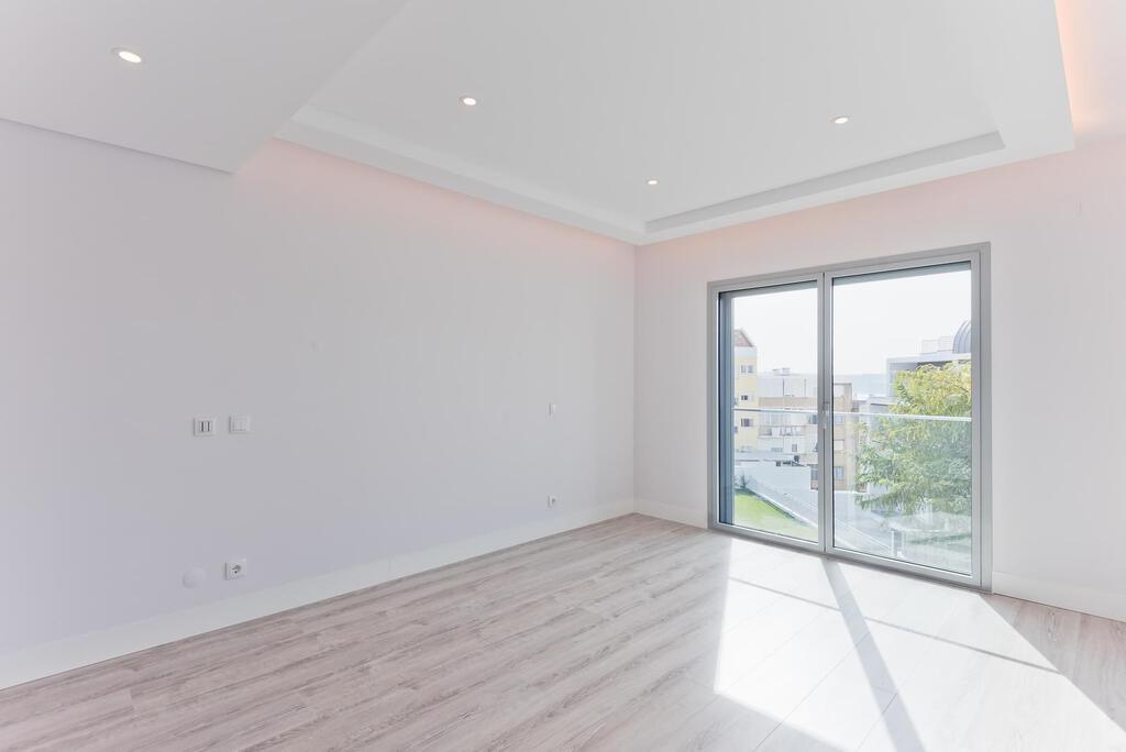 3 bedroom apartment with a swimming pool in gated community