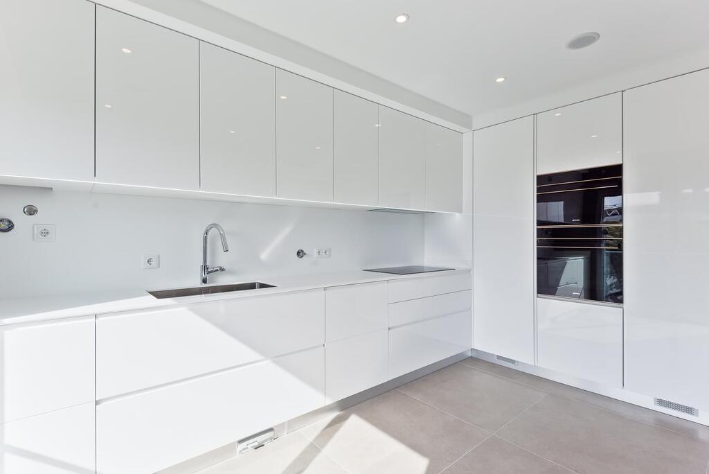 3 bedroom apartment with a swimming pool in gated community