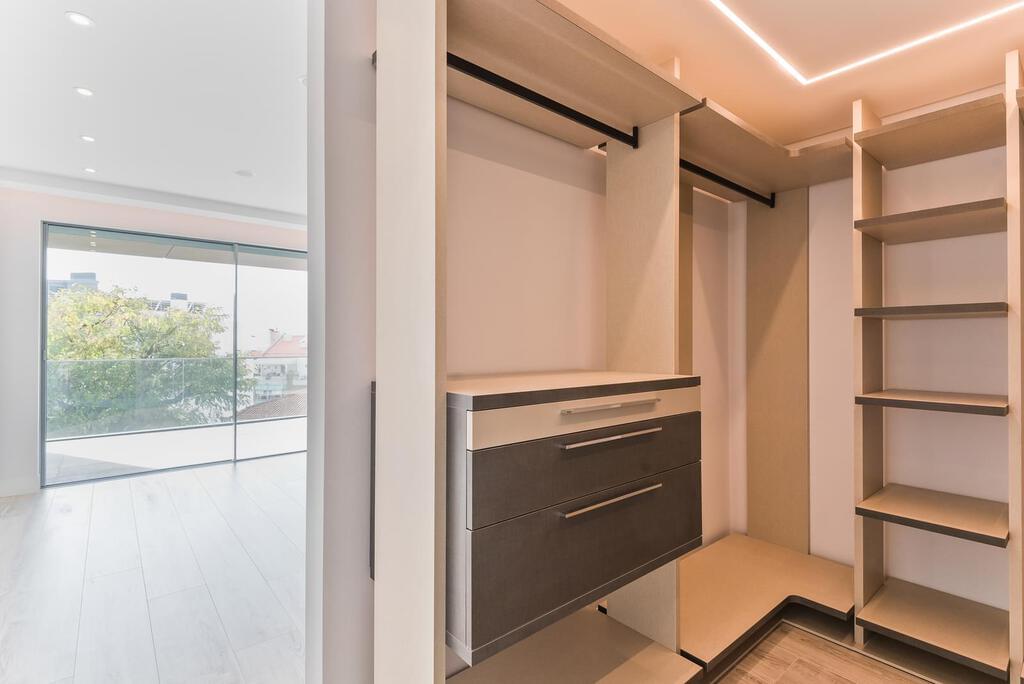 3 bedroom apartment with a swimming pool in gated community