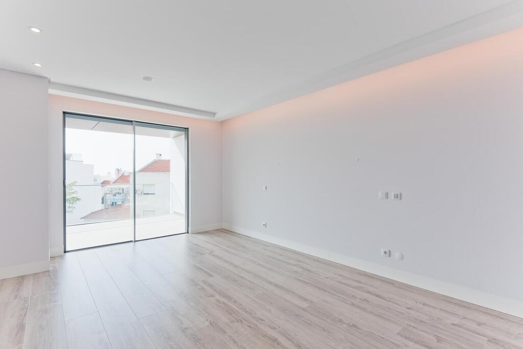 3 bedroom apartment with a swimming pool in gated community