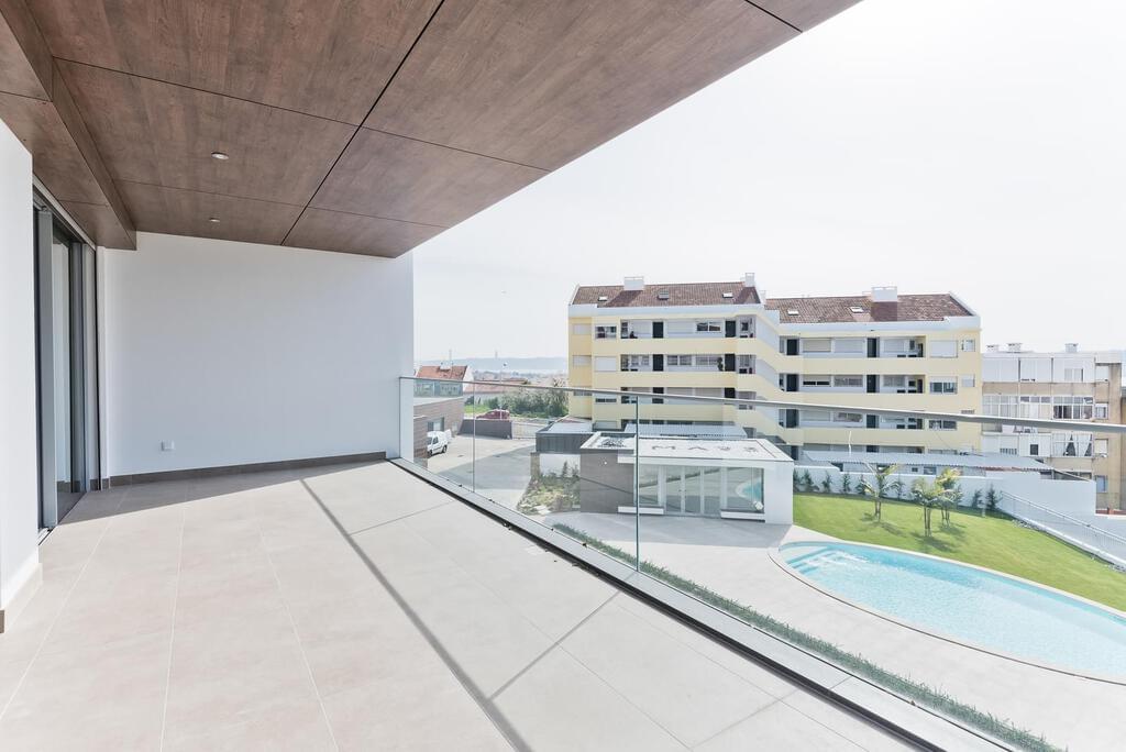 3 bedroom apartment with a swimming pool in gated community