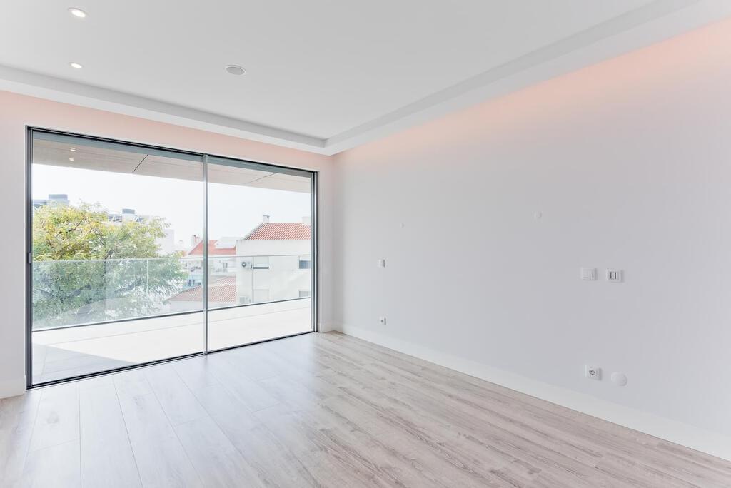 3 bedroom apartment with a swimming pool in gated community