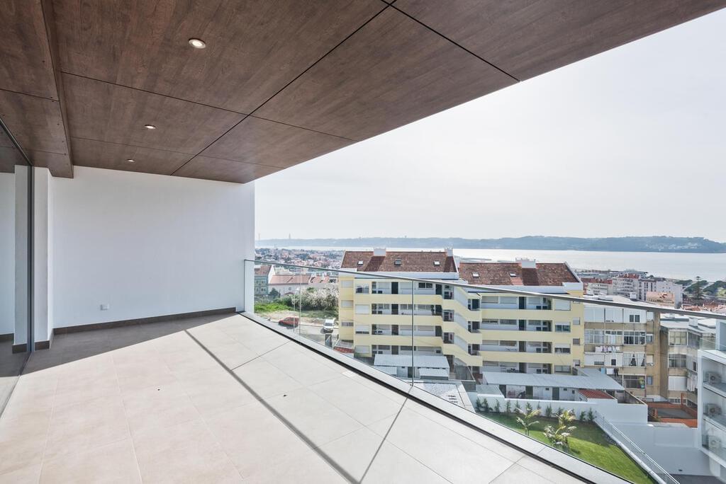 3 bedroom apartment with a swimming pool in gated community