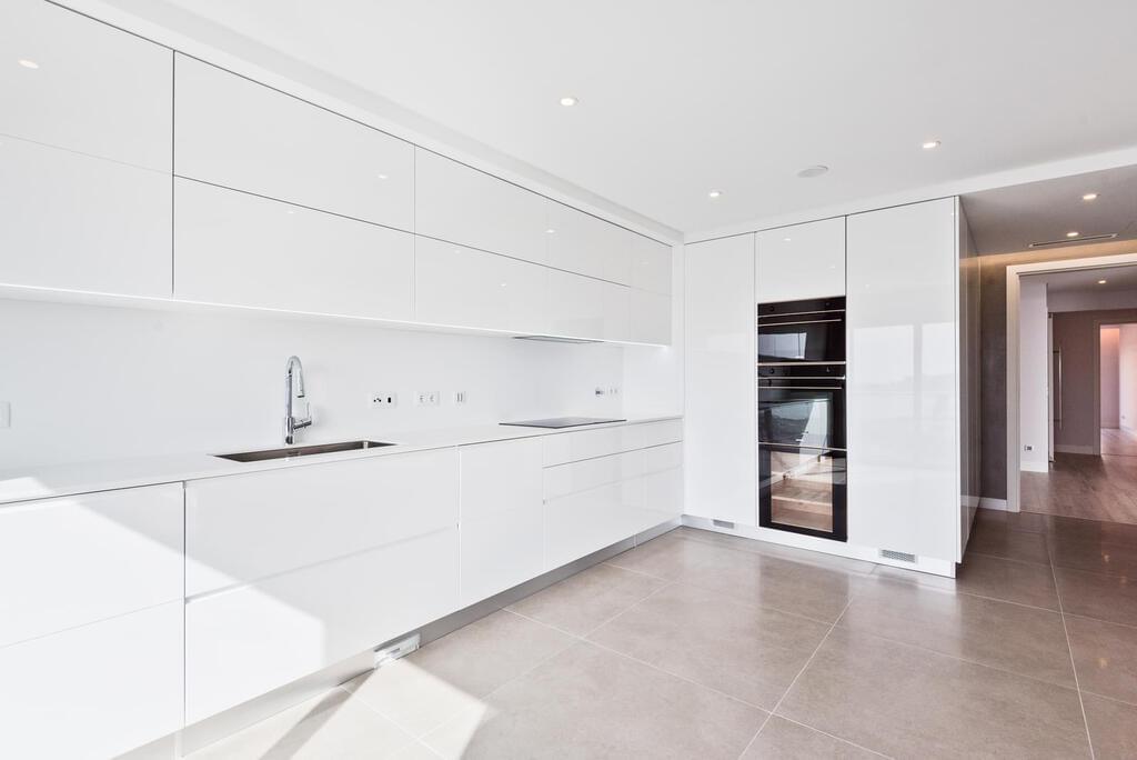 3 bedroom apartment with a swimming pool in gated community