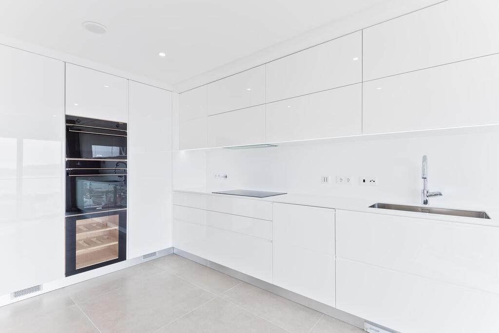 4 bedroom apartment with a swimming pool in gated community