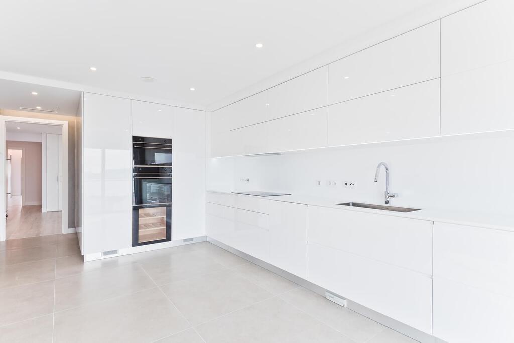 4 bedroom apartment with a swimming pool in gated community