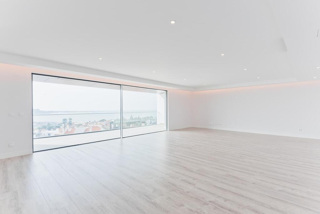 4 bedroom apartment with a swimming pool in gated community