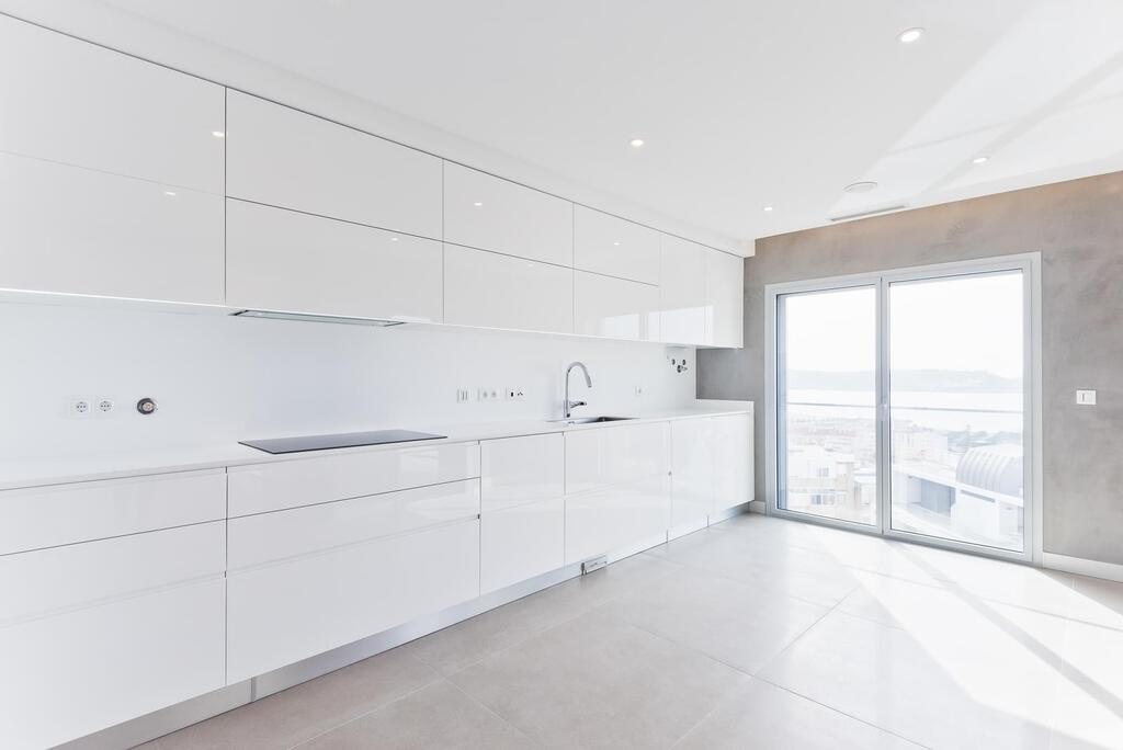 4 bedroom apartment with a swimming pool in gated community