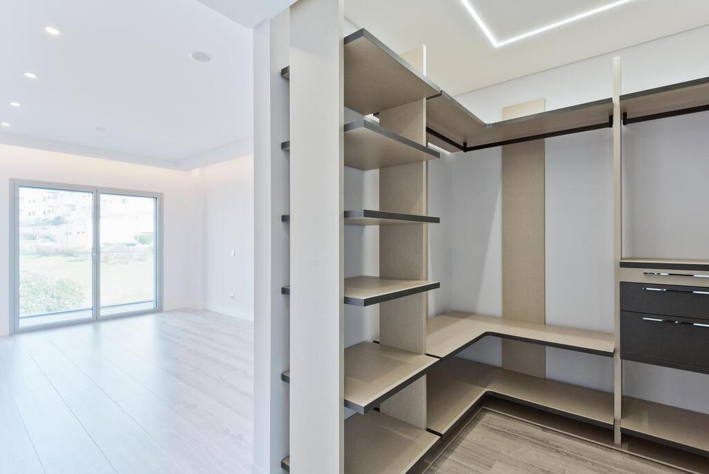 3 bedroom apartment with a swimming pool in gated community