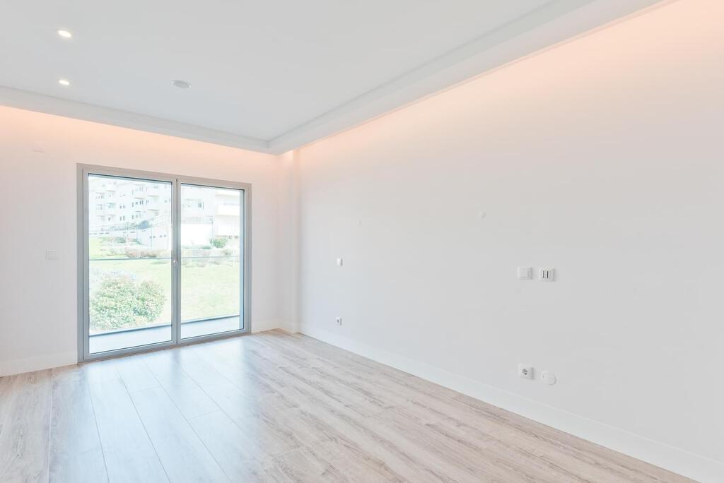 3 bedroom apartment with a swimming pool in gated community