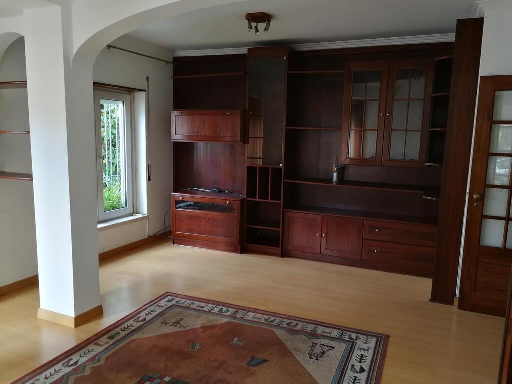 3 bedroom villa with parking