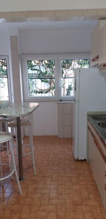 3 bedroom villa with parking