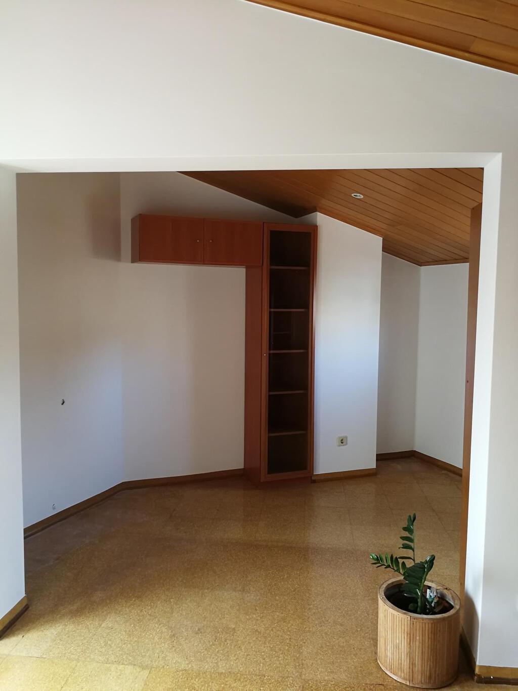 3 bedroom villa with parking