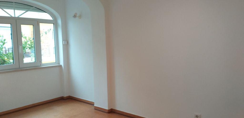 3 bedroom villa with parking