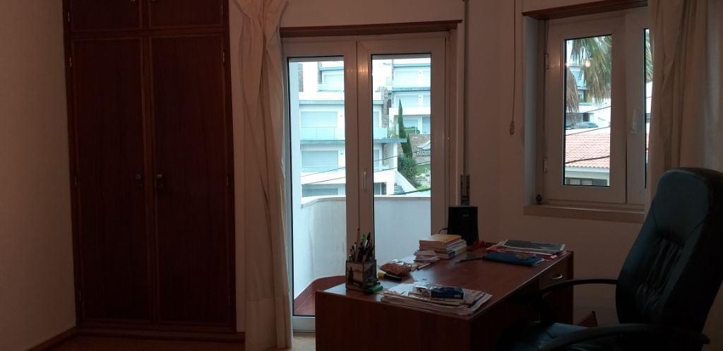 3 bedroom villa with parking