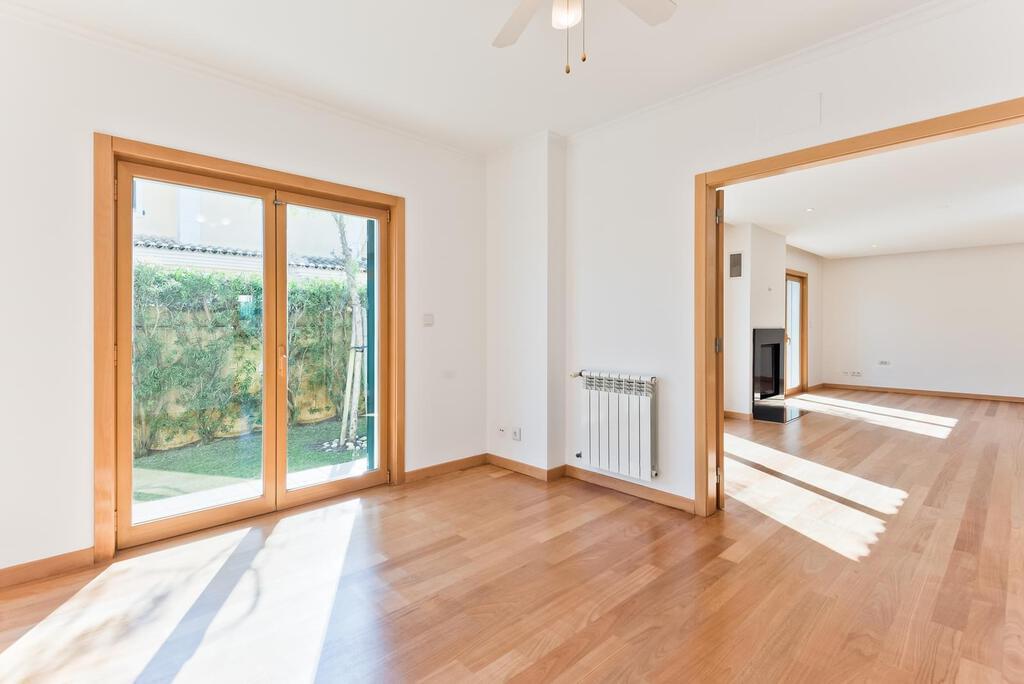 4 bedroom villa with a swimming pool