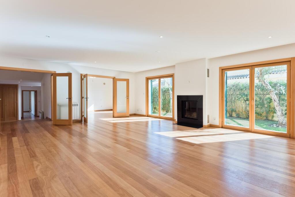 4 bedroom villa with a swimming pool