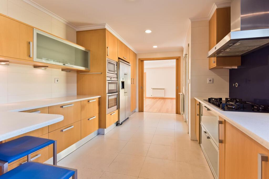 4 bedroom villa with a swimming pool