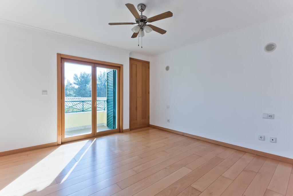 4 bedroom villa with a swimming pool