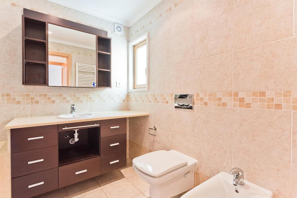 4 bedroom villa with a swimming pool