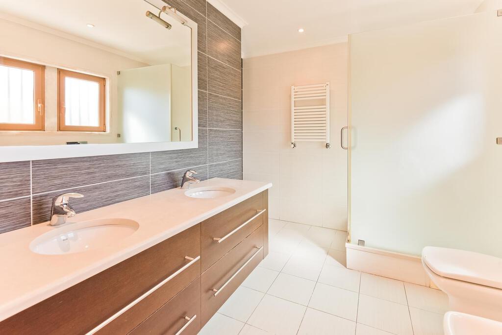 4 bedroom villa with a swimming pool