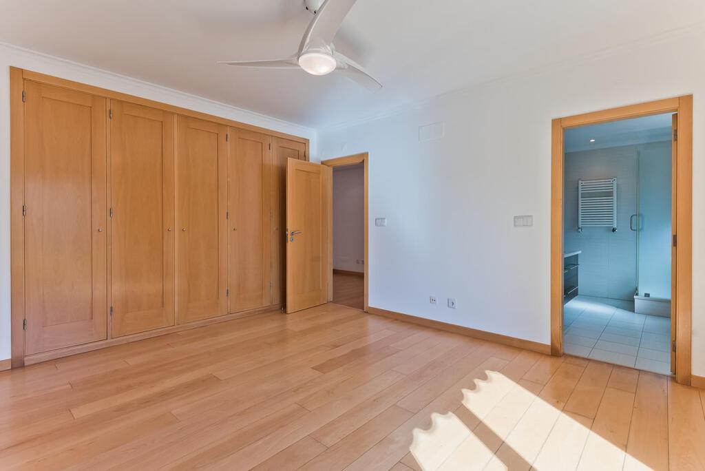 4 bedroom villa with a swimming pool