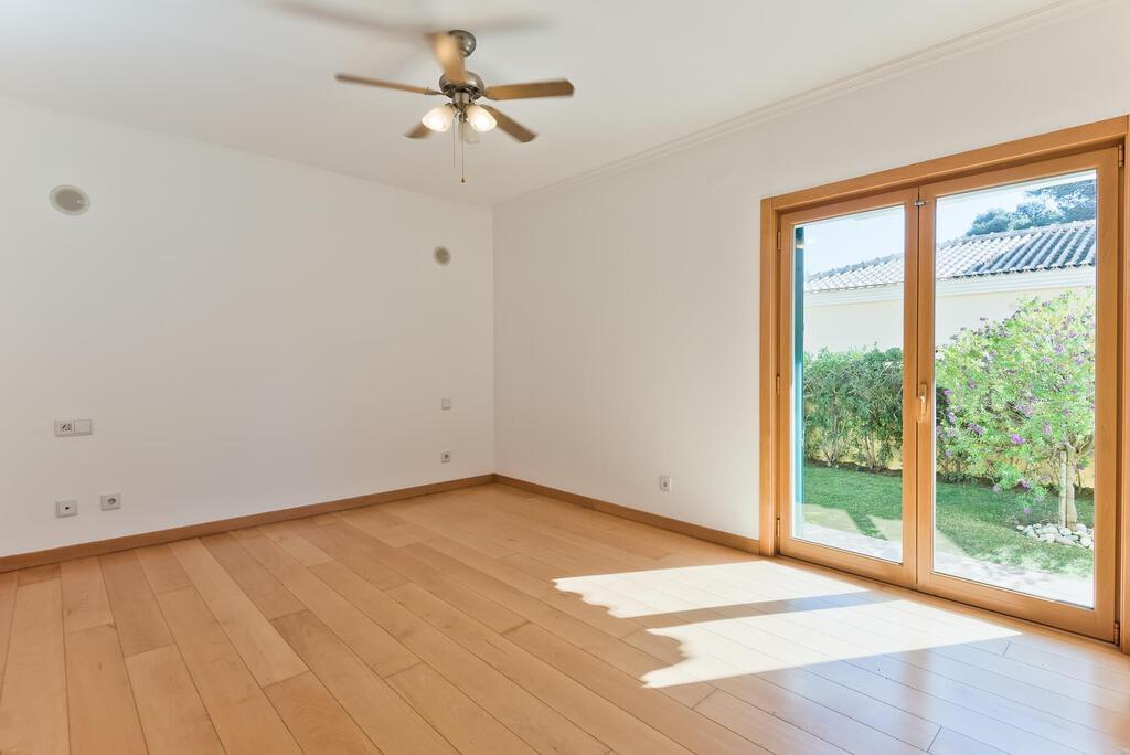 4 bedroom villa with a swimming pool