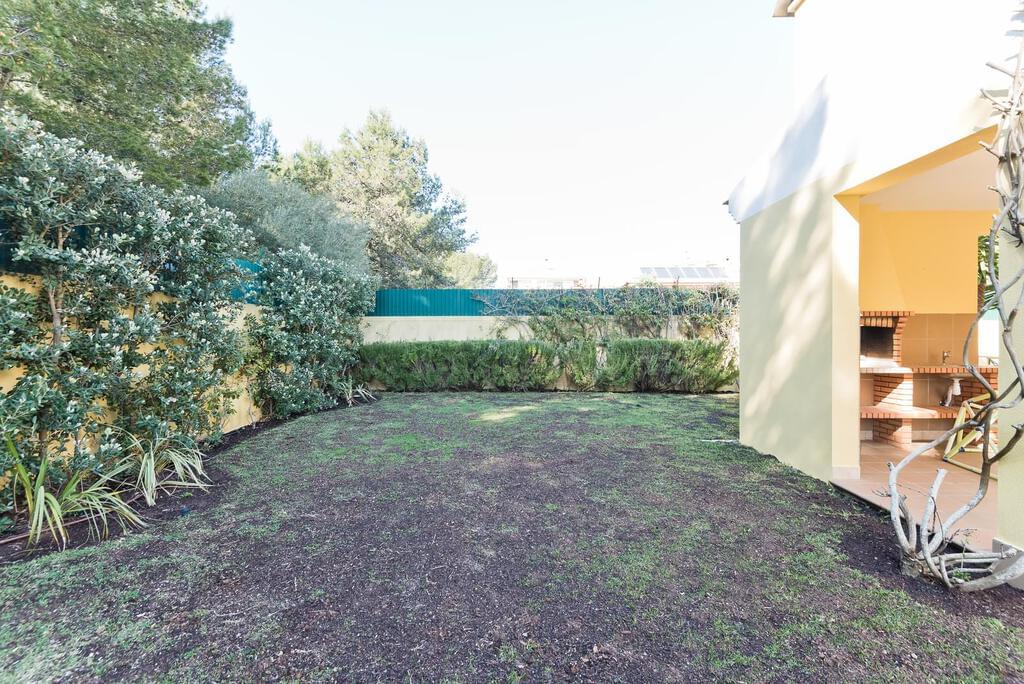 4 bedroom villa with a swimming pool