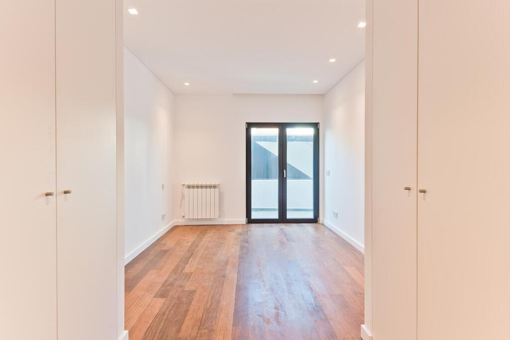 2 bedroom apartment with a swimming pool in gated community