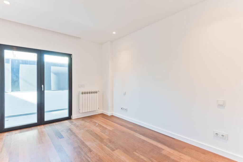 2 bedroom apartment with a swimming pool in gated community