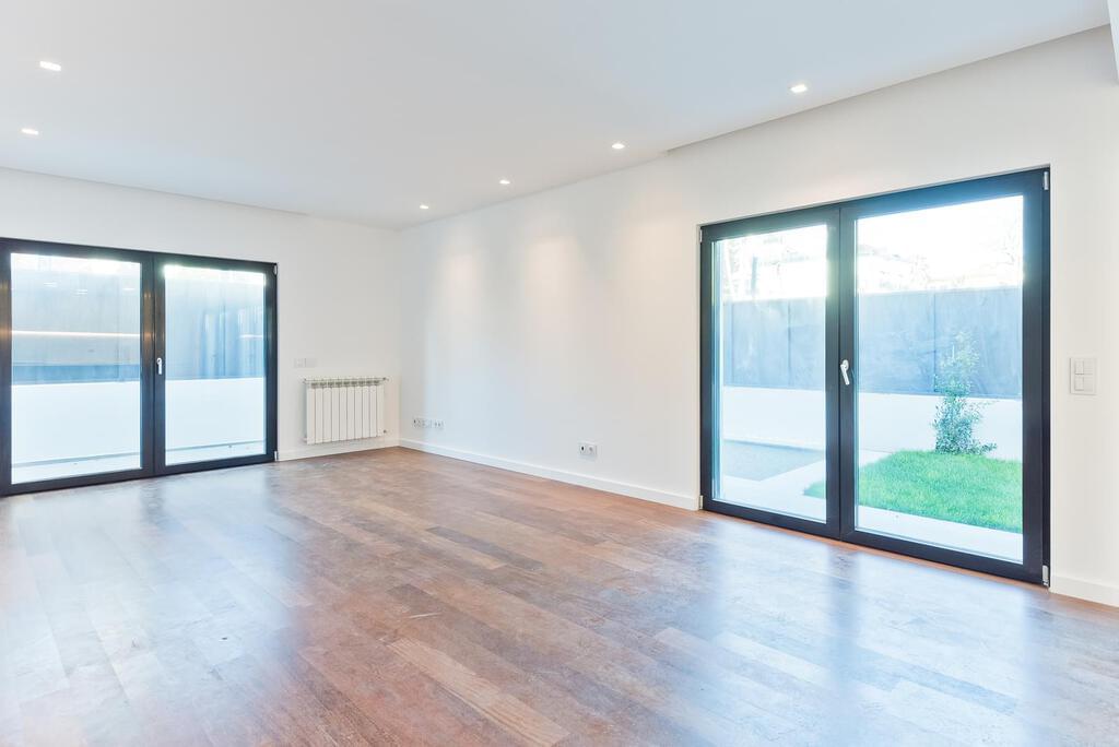 2 bedroom apartment with a swimming pool in gated community