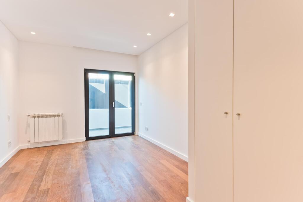 2 bedroom apartment with a swimming pool in gated community