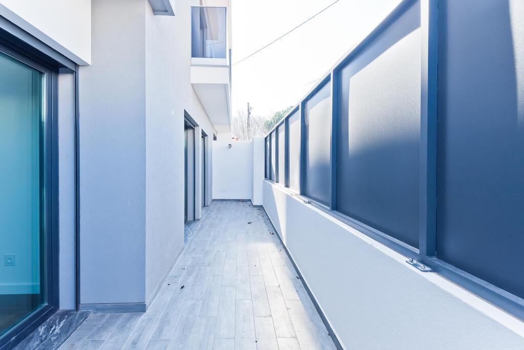 2 bedroom apartment with a swimming pool in gated community