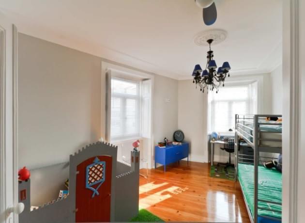 4 bedroom apartment with parking