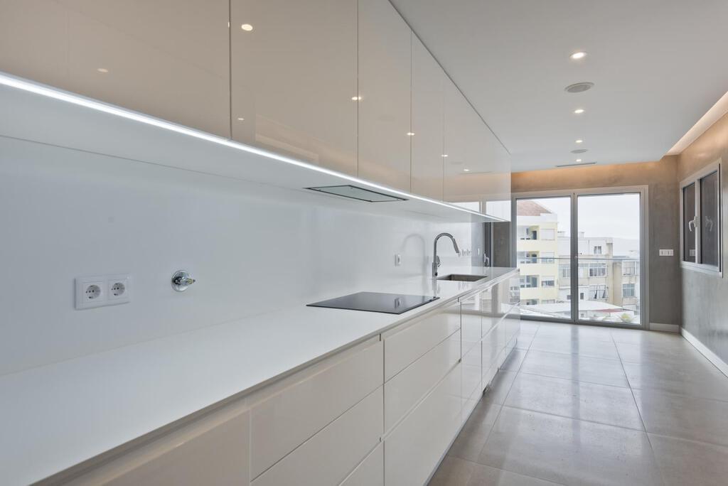 1 bedroom apartment with a swimming pool in gated community