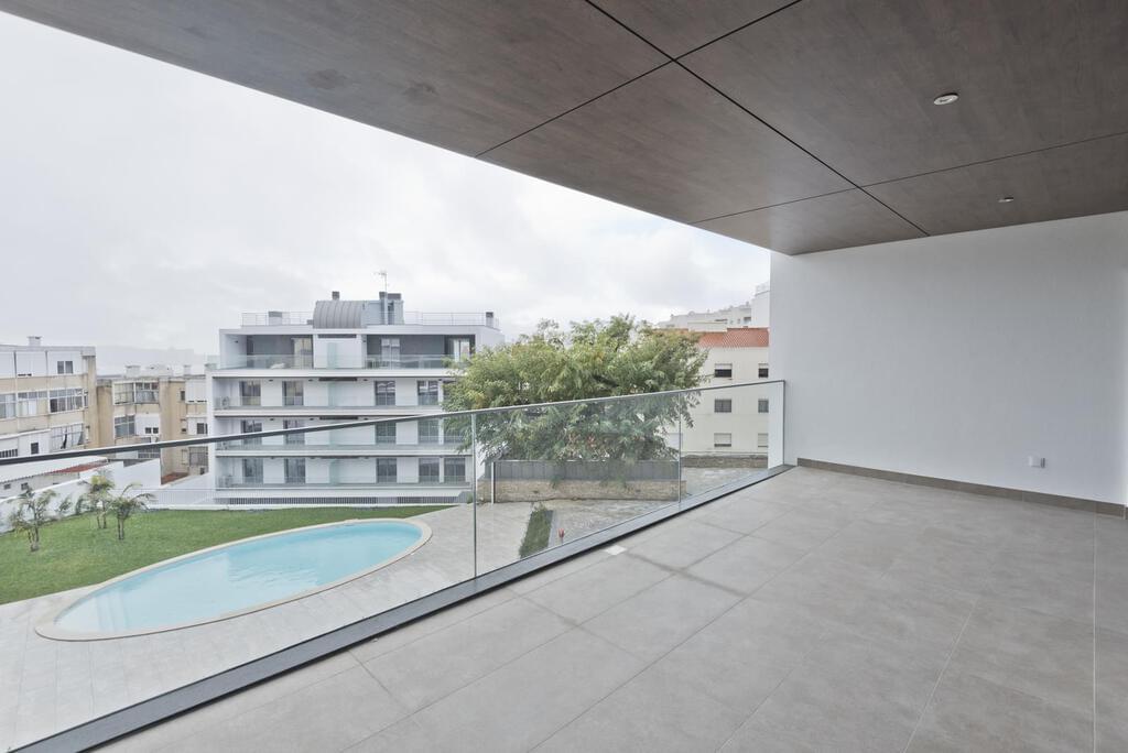 1 bedroom apartment with a swimming pool in gated community