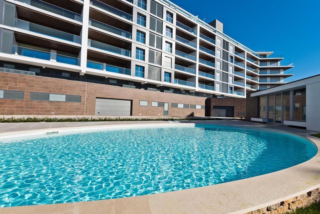 1 bedroom apartment with a swimming pool in gated community