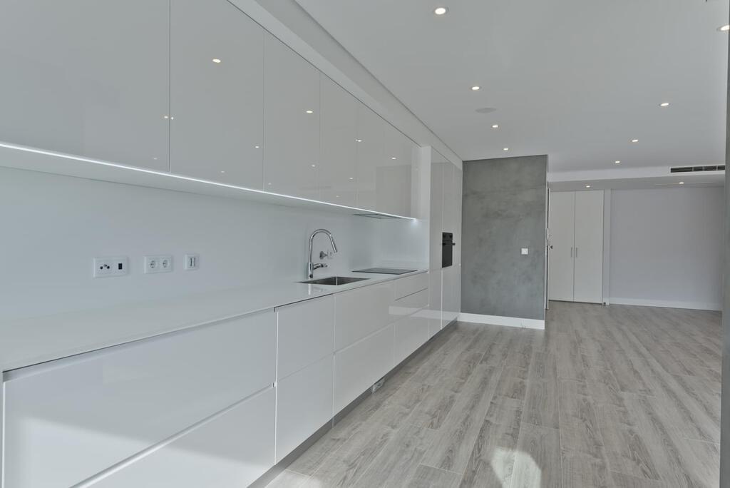 1 bedroom apartment with a swimming pool in gated community