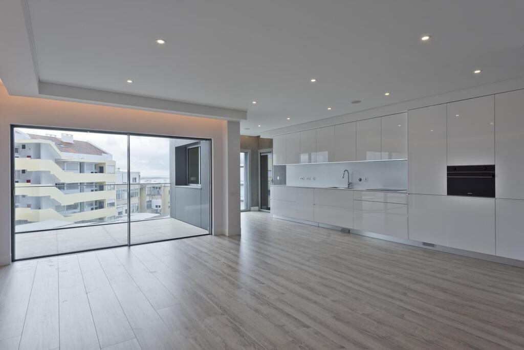 1 bedroom apartment with a swimming pool in gated community