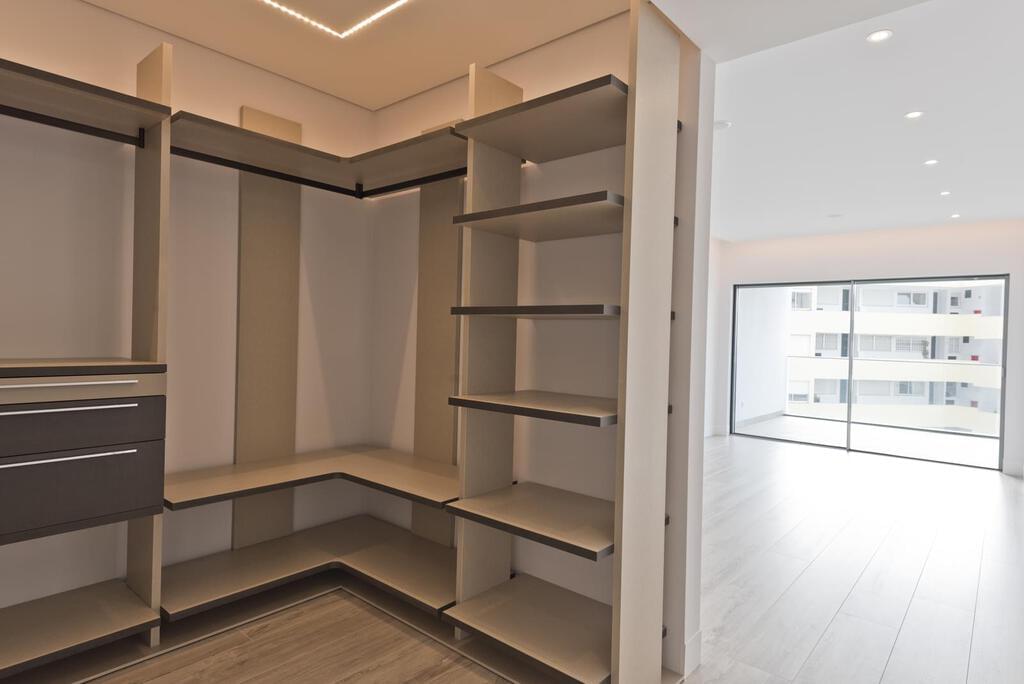 1 bedroom apartment with a swimming pool in gated community