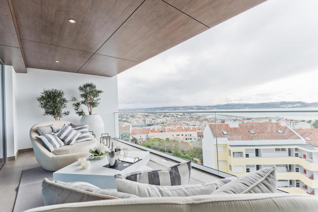 3 bedroom apartment with a swimming pool in gated community