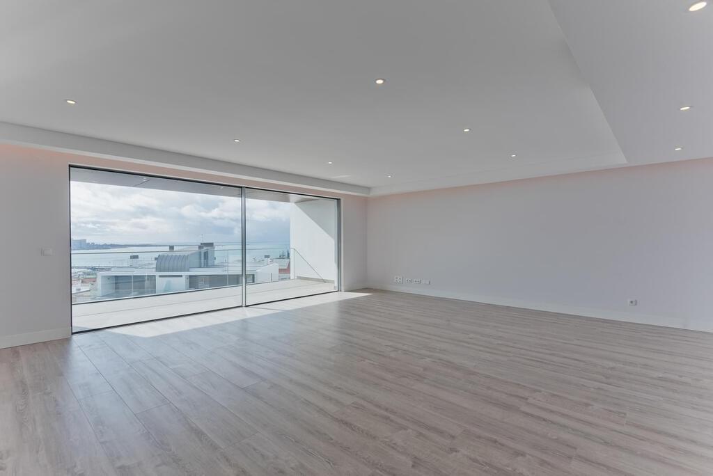 4 bedroom apartment with a swimming pool in gated community